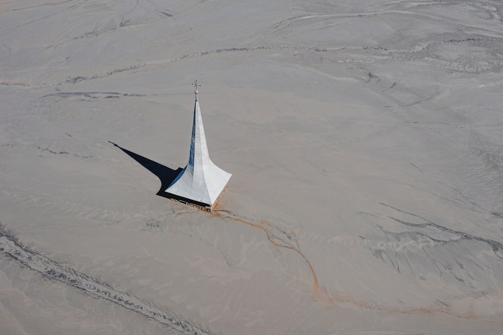 Fotografía aérea de la torre durante el día