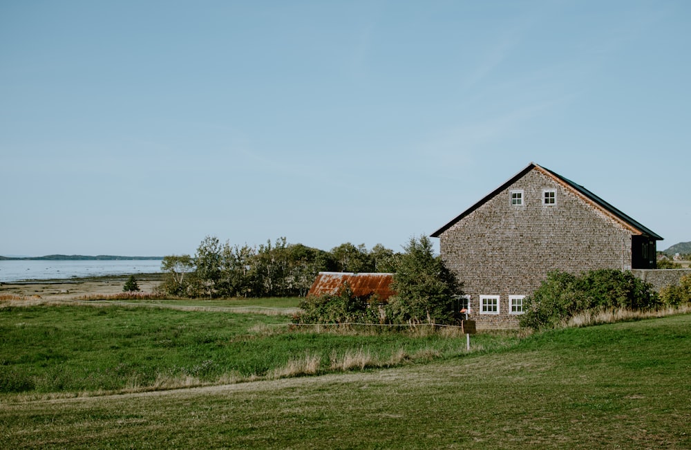 brown house under blue sky during daytime