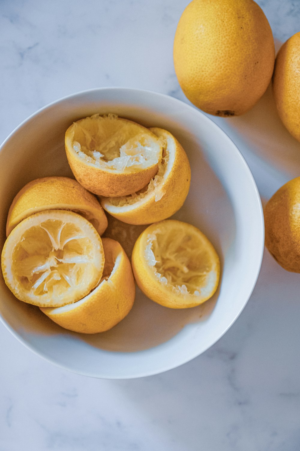 slices of yellow lemons