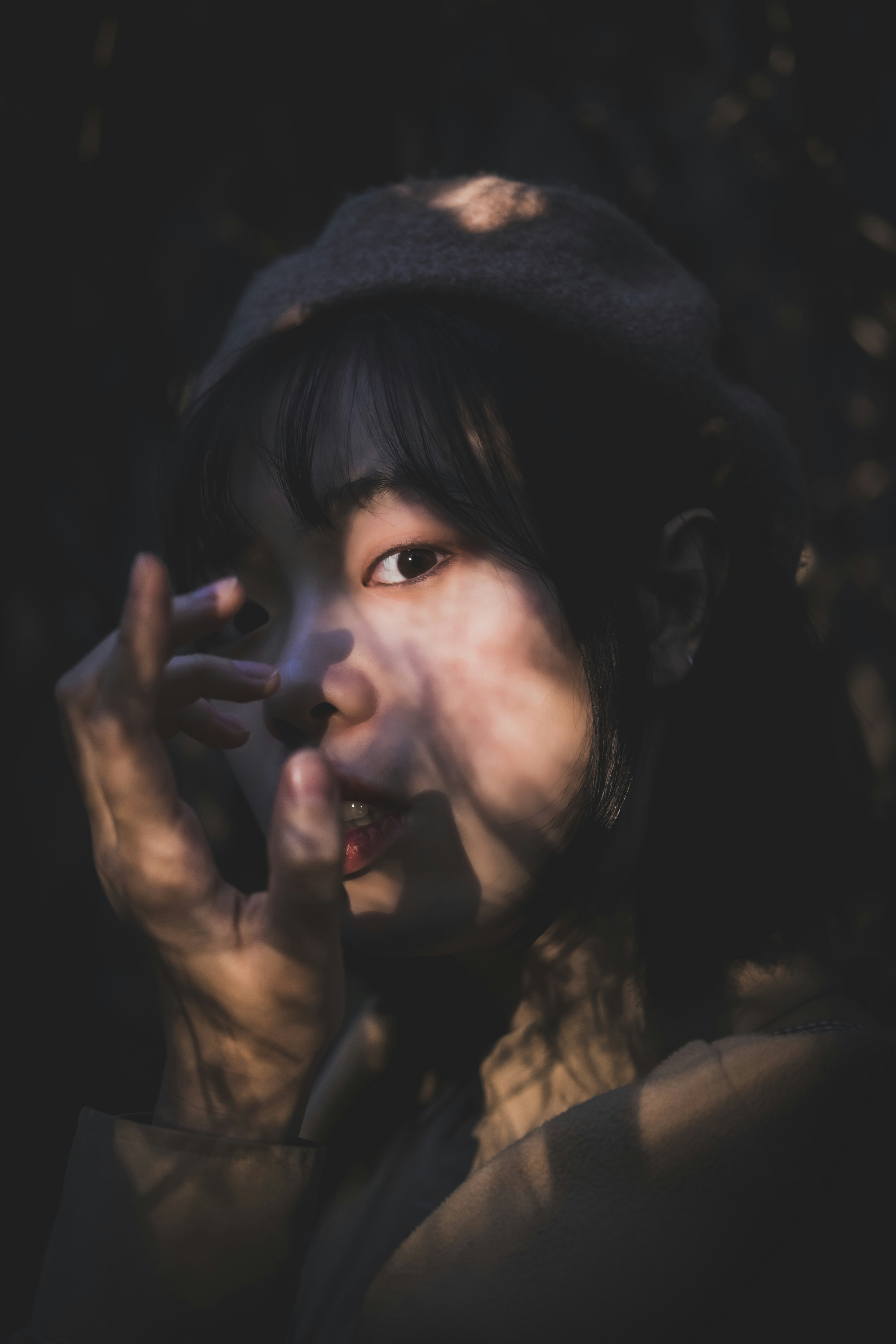 手を差し出す女性の写真の写真 Unsplashで見つける茶色の無料写真