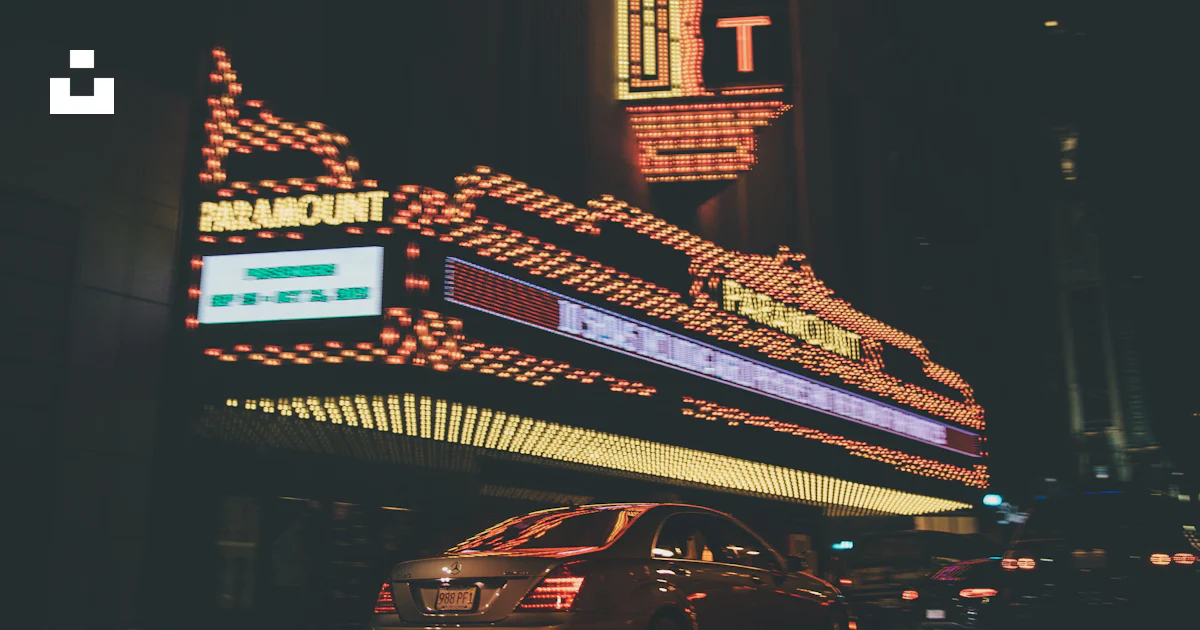Building with Paramount signage photo – Free Boston Image on Unsplash