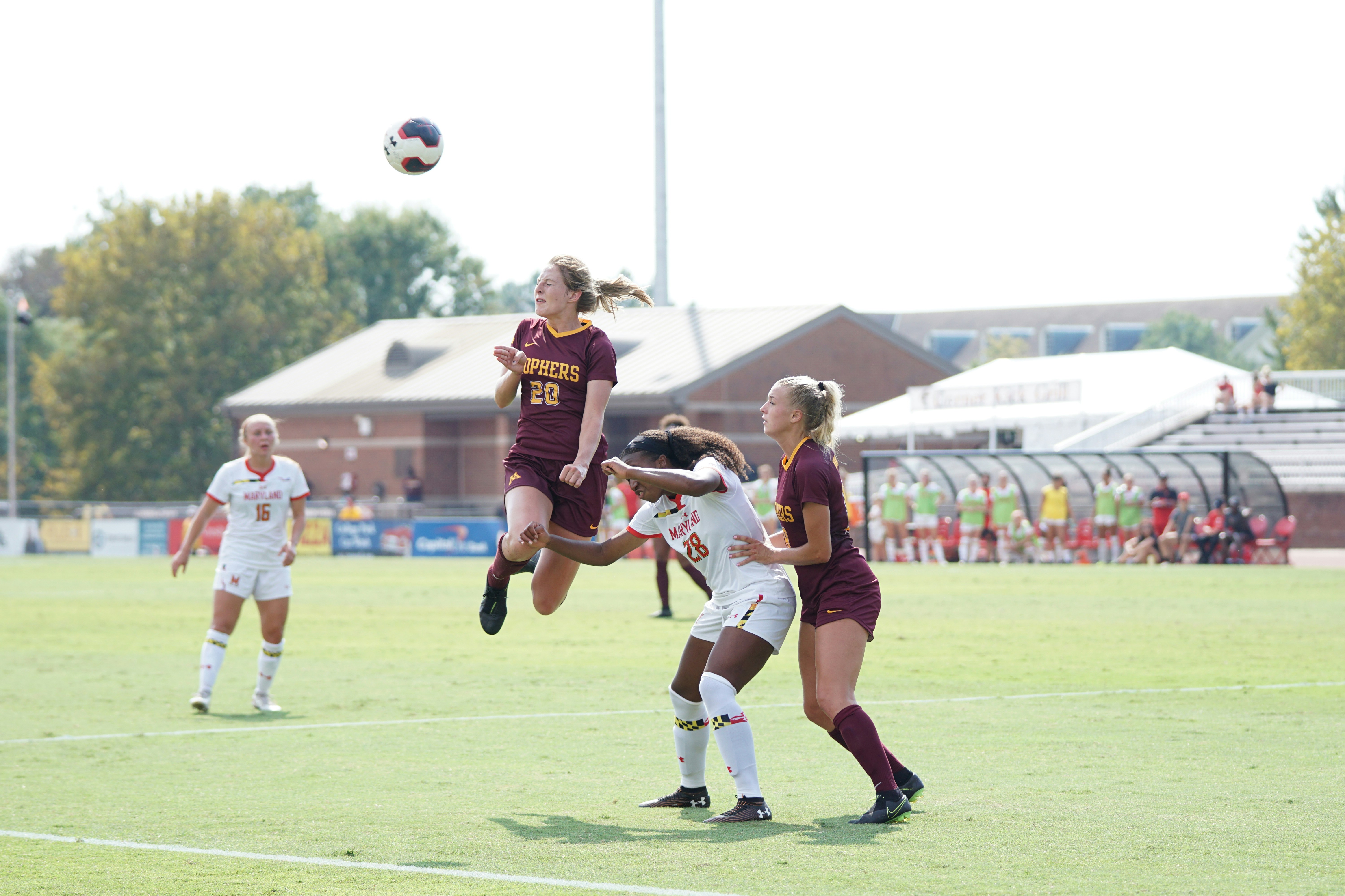 8万人面前，38岁梅西奔袭1V2绝杀：梅开二度+斩MVP 生涯已进905球｜球速体育官方网站（封面配图）