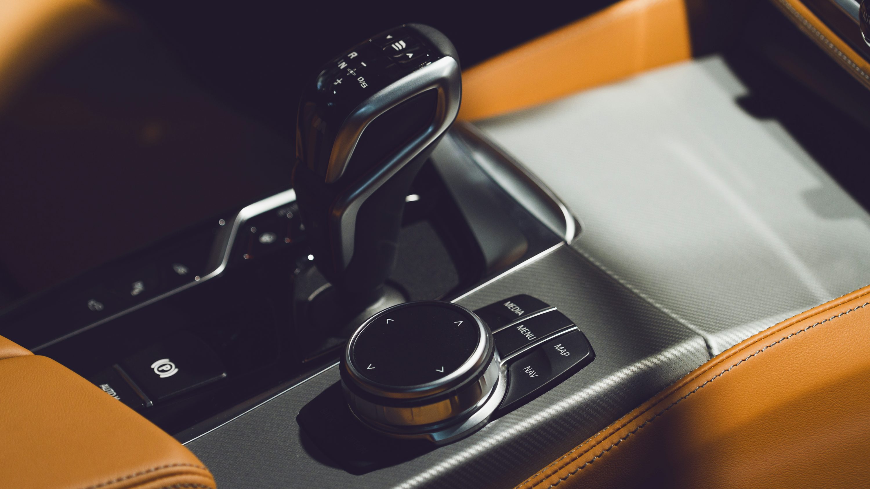 black gear shift lever