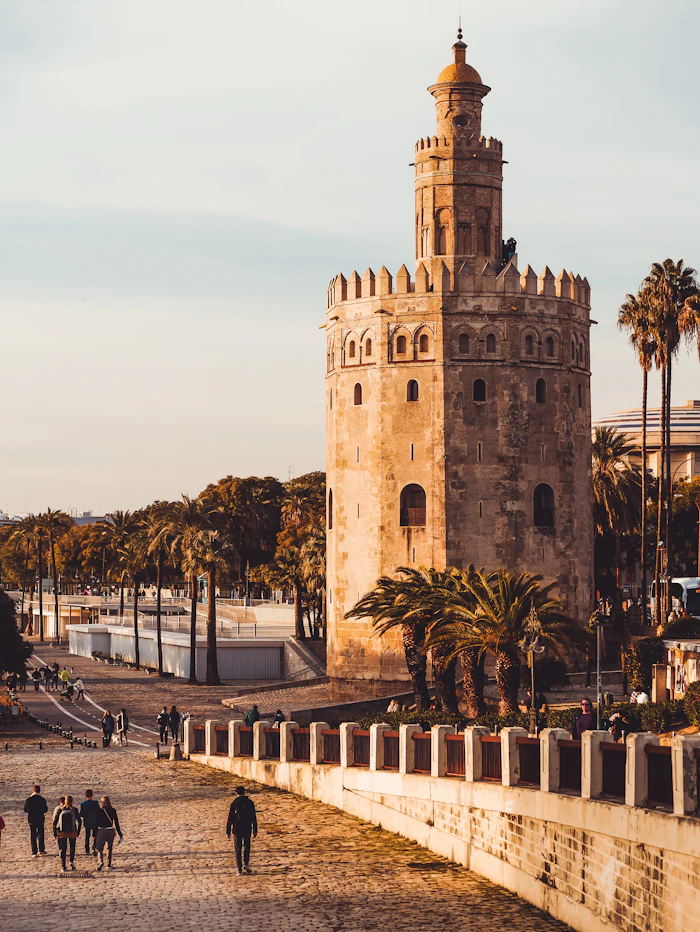 Torre del Oro en Sevilla al atardecer