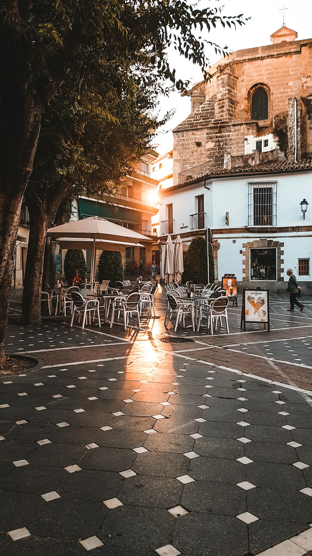 Conjuntos de mesas vacíos