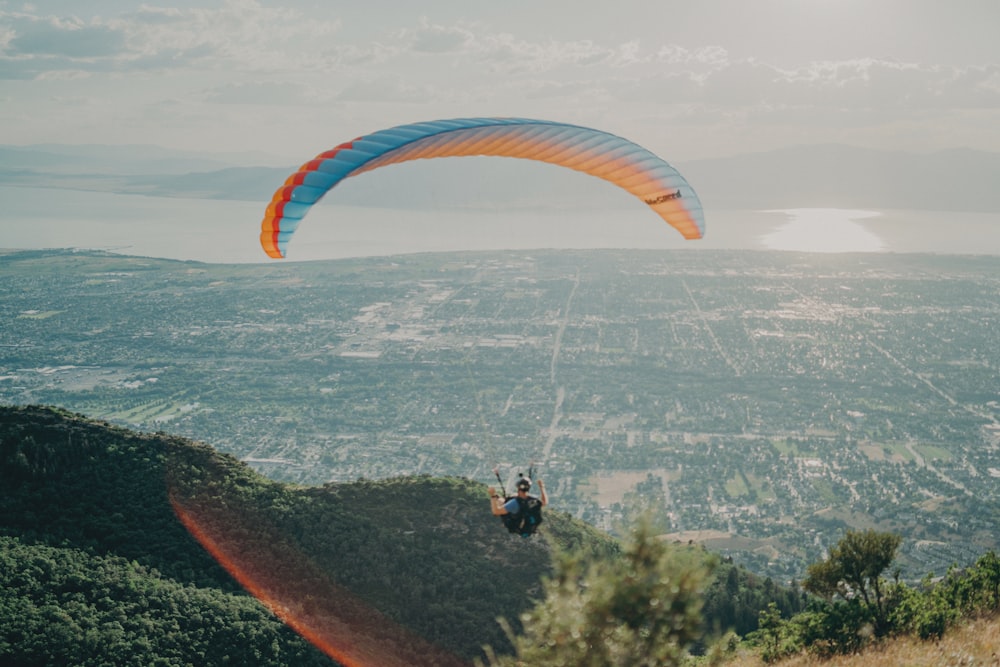 man using parachute during daytime