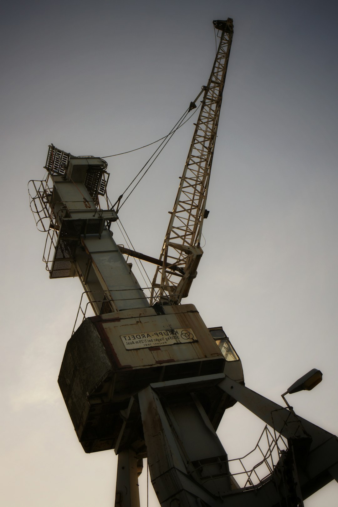 gray tower crane
