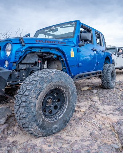 blue Jeep Wrangler SUV during daytime photo