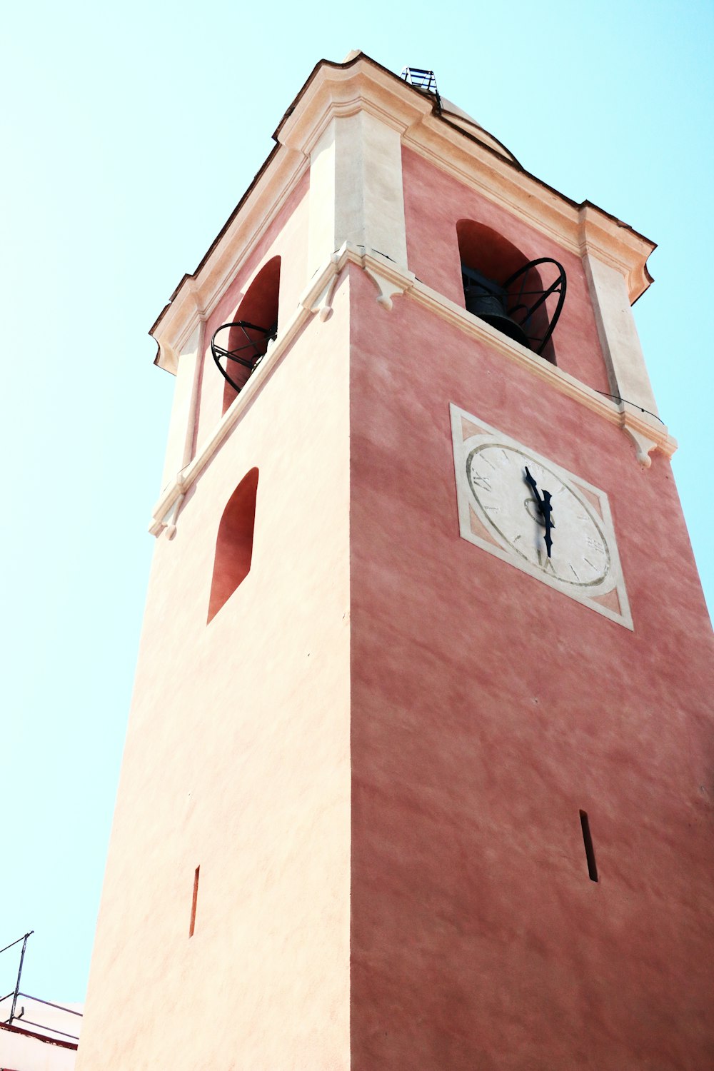 Torre marrón y beige