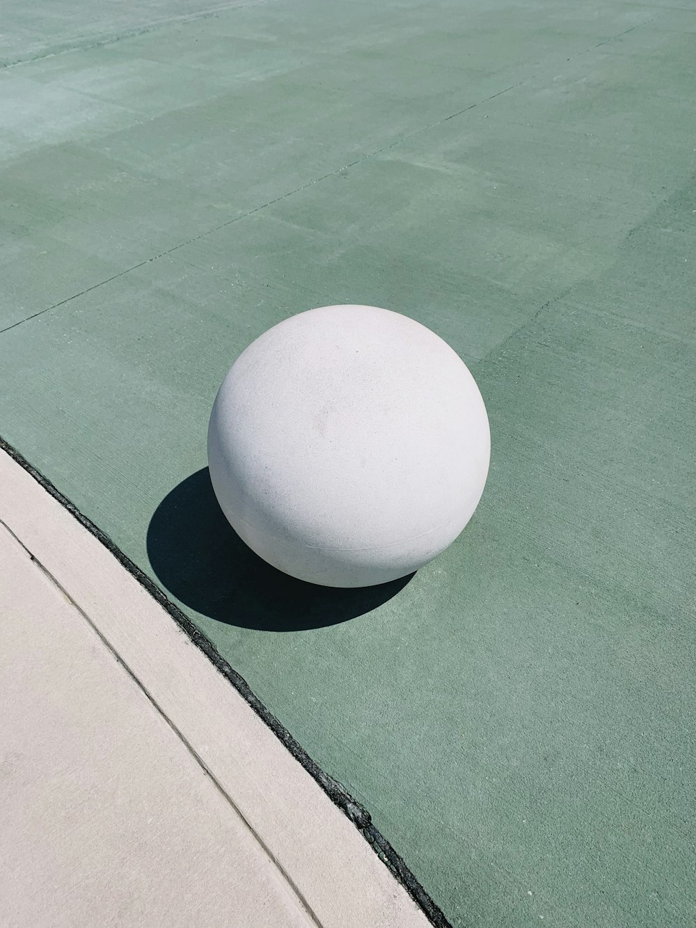 bola blanca redonda