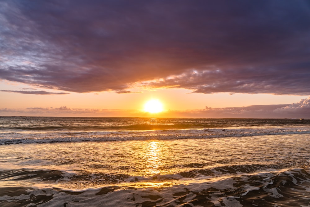 sea waves during sunrise