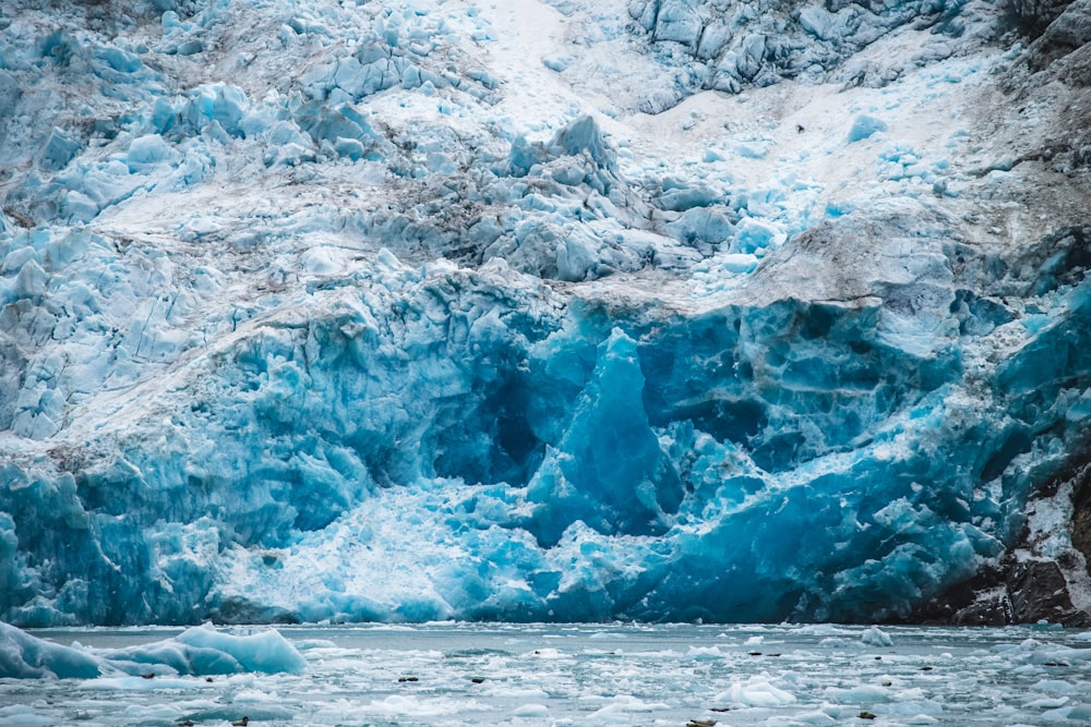 iceberg during daytime