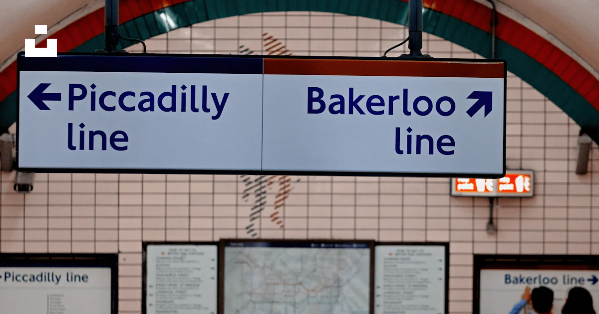 Piccadilly line bakerloo line signage photo – Free Street photography ...