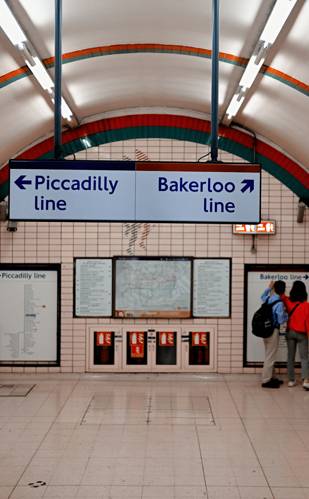 piccadilly line bakerloo line signage