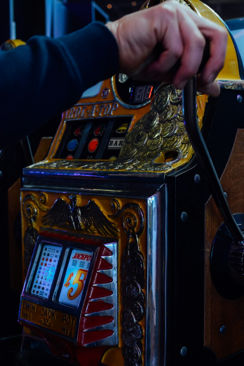 person playing slot machine displaying 5