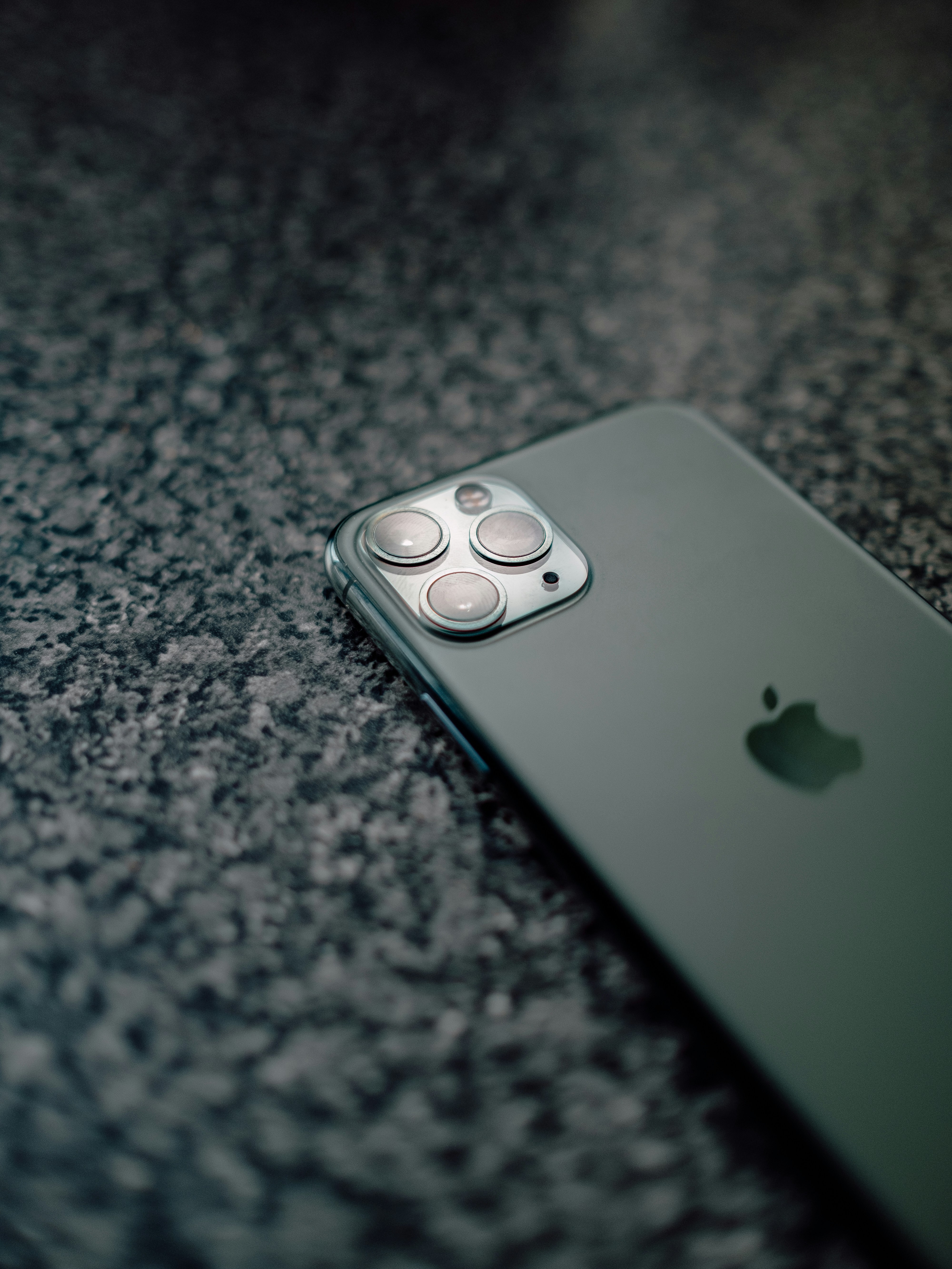 iPhone 11 Pro Midnight Green