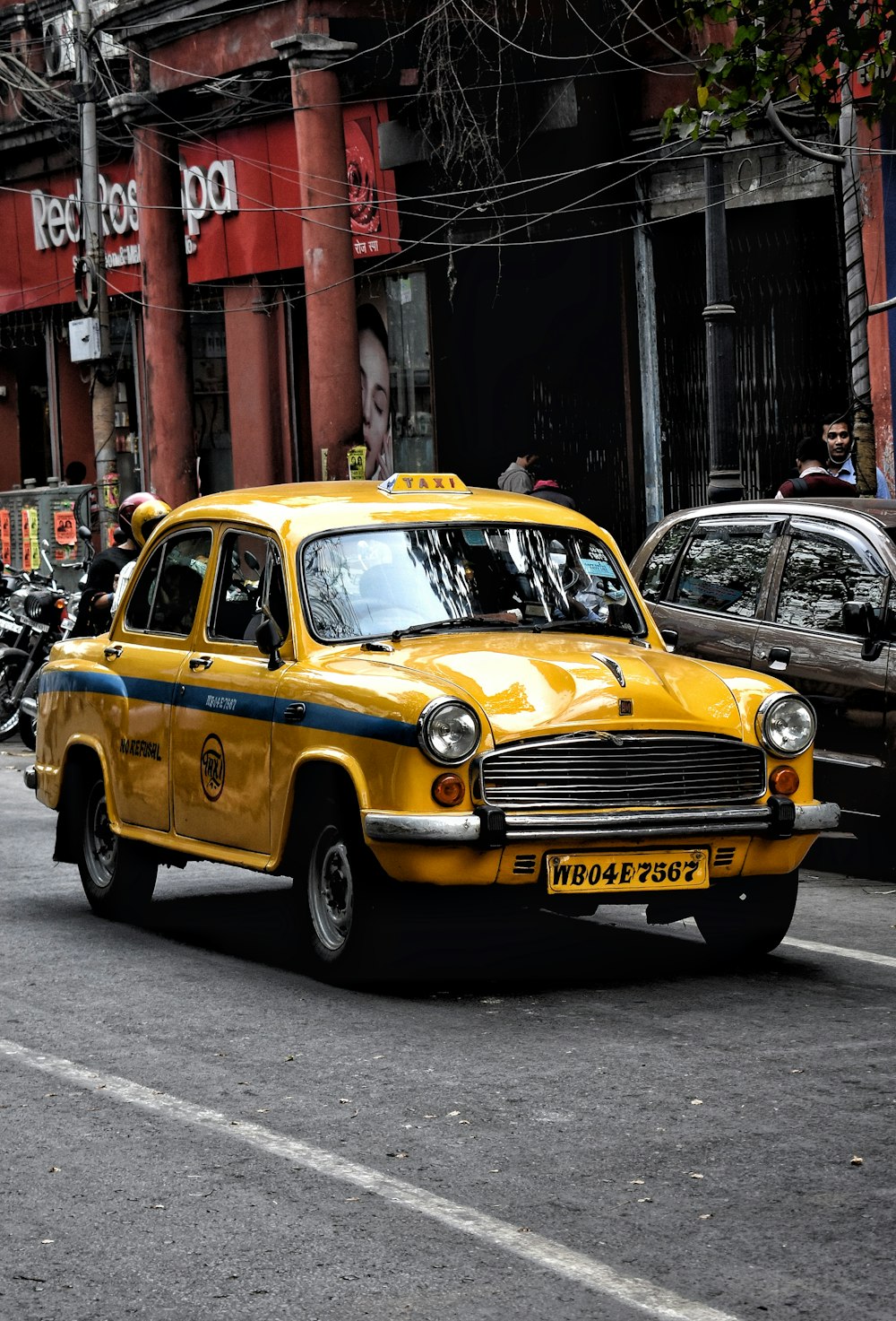 黄色いタクシータクシー