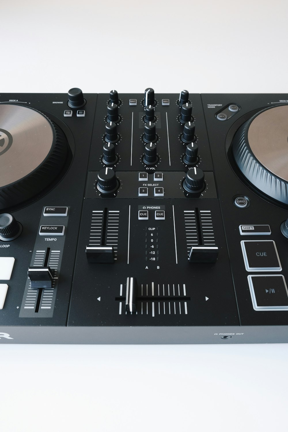 table de mixage DJ noir