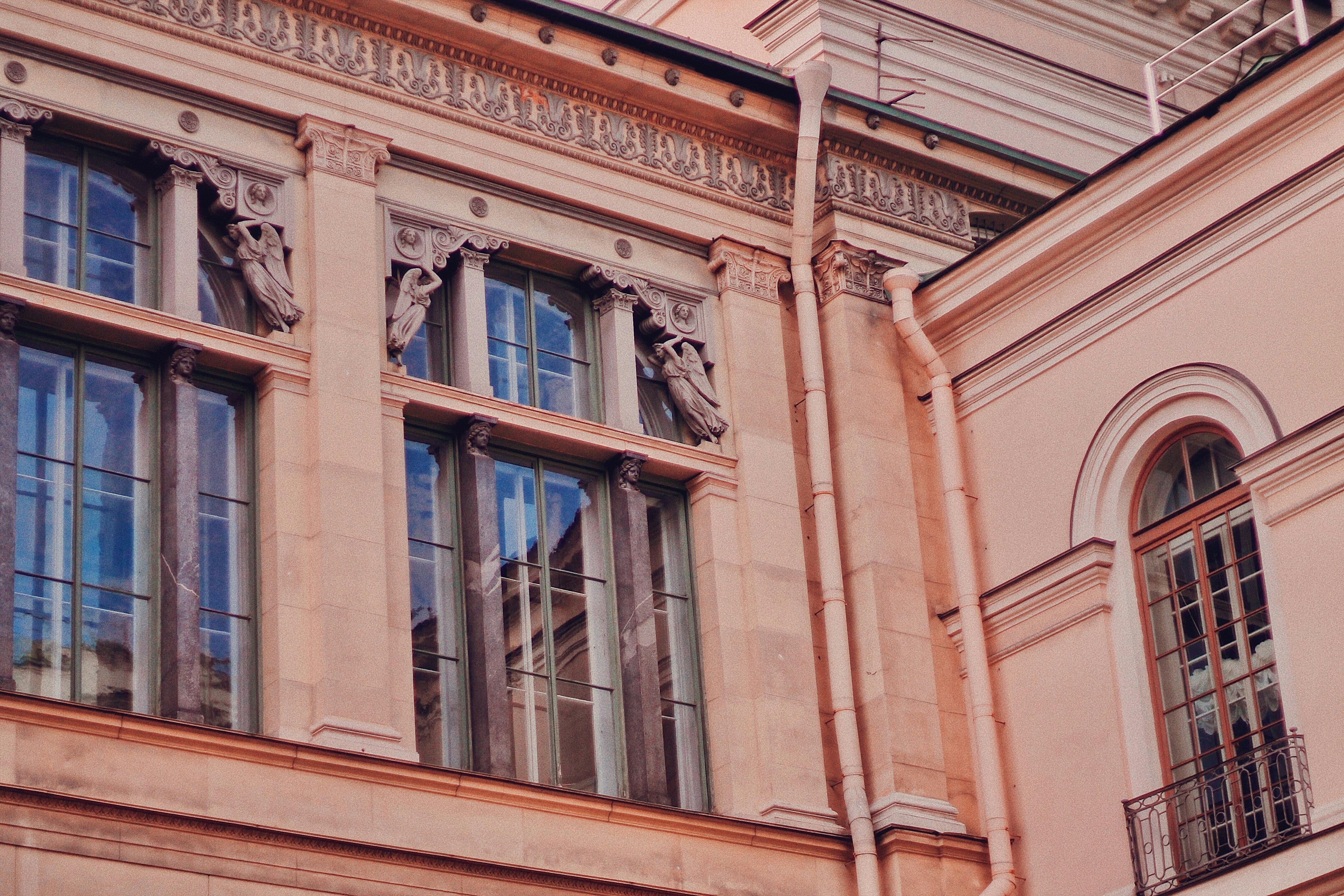 Photo by buzzinuniverse