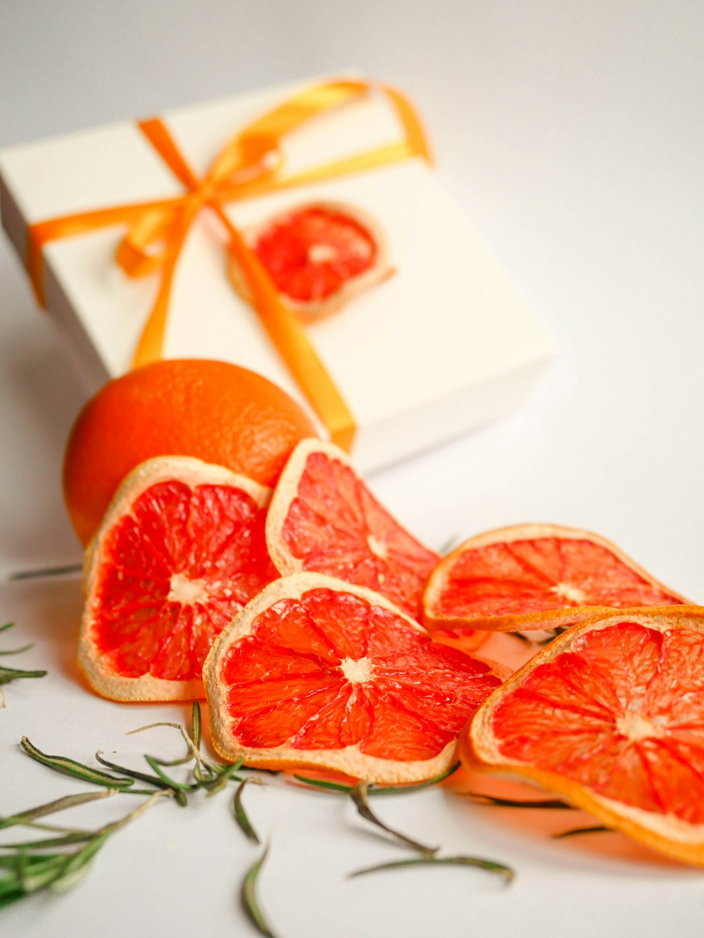 sliced orange fruits