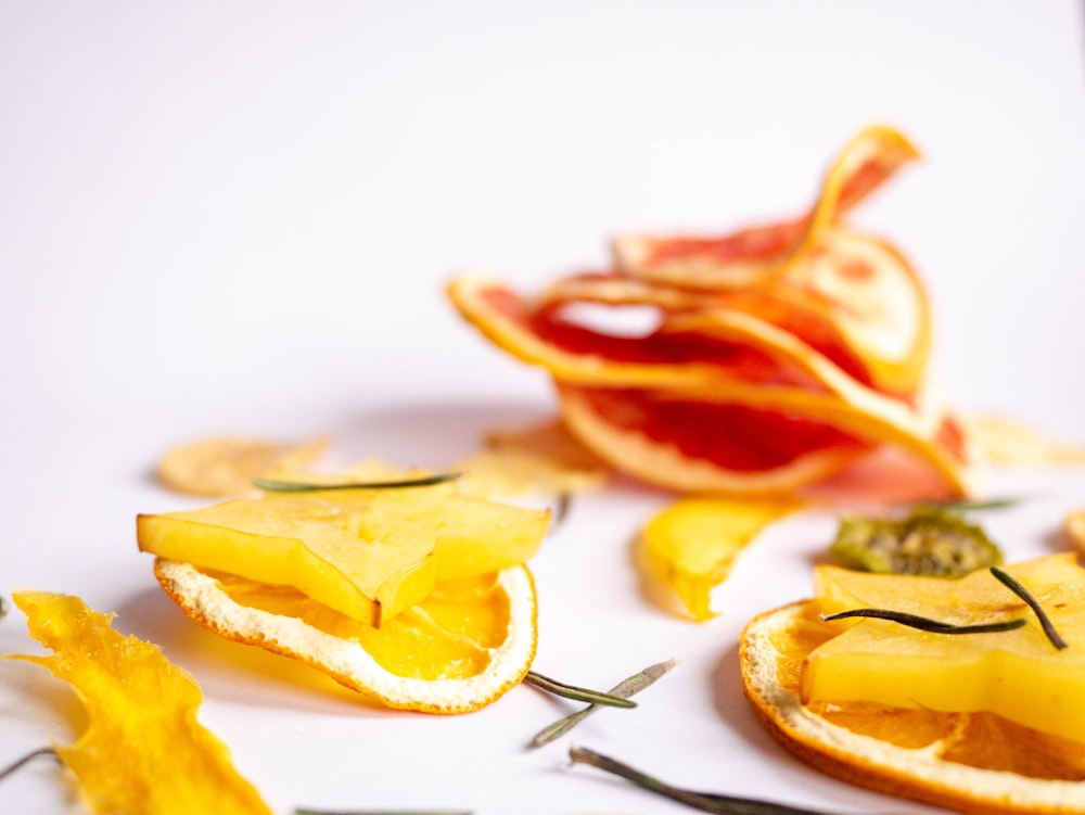 Orangenfrüchte in Scheiben geschnitten