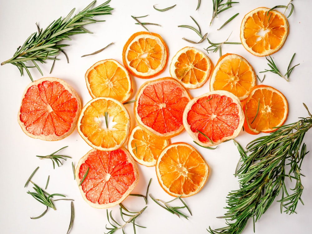 Orangenfrüchte in Scheiben geschnitten