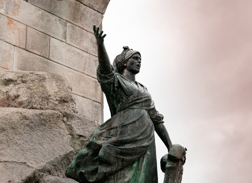 estátua da mulher