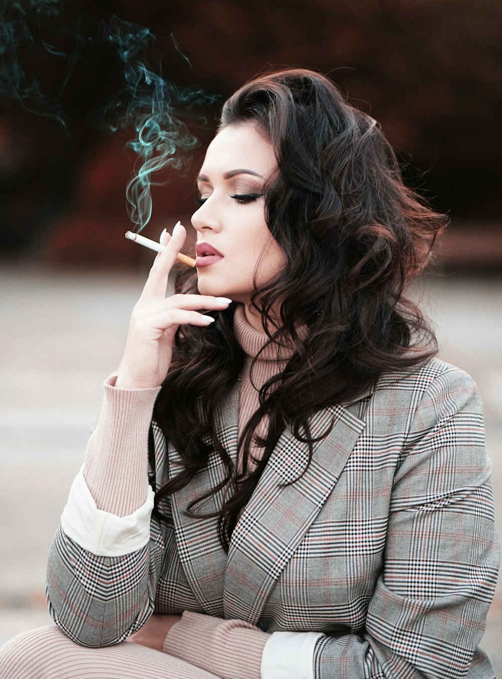 woman smoking at daytime