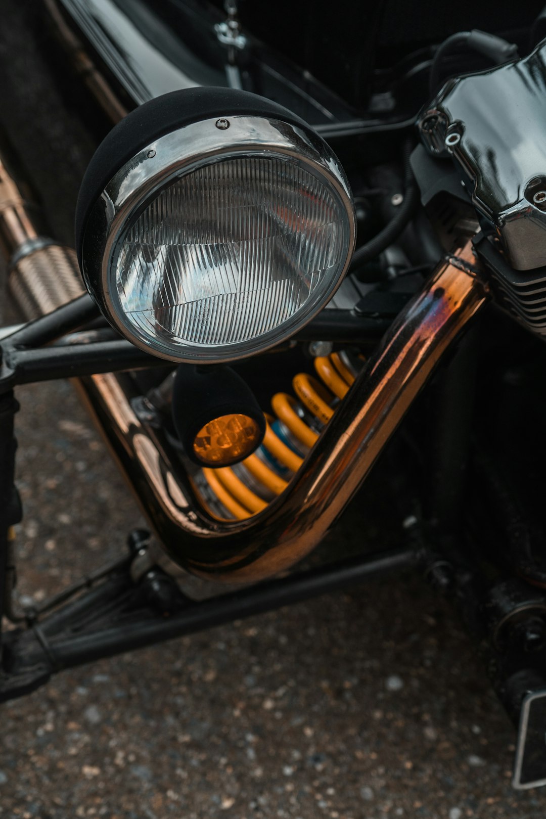 close-up photography of vehicle light