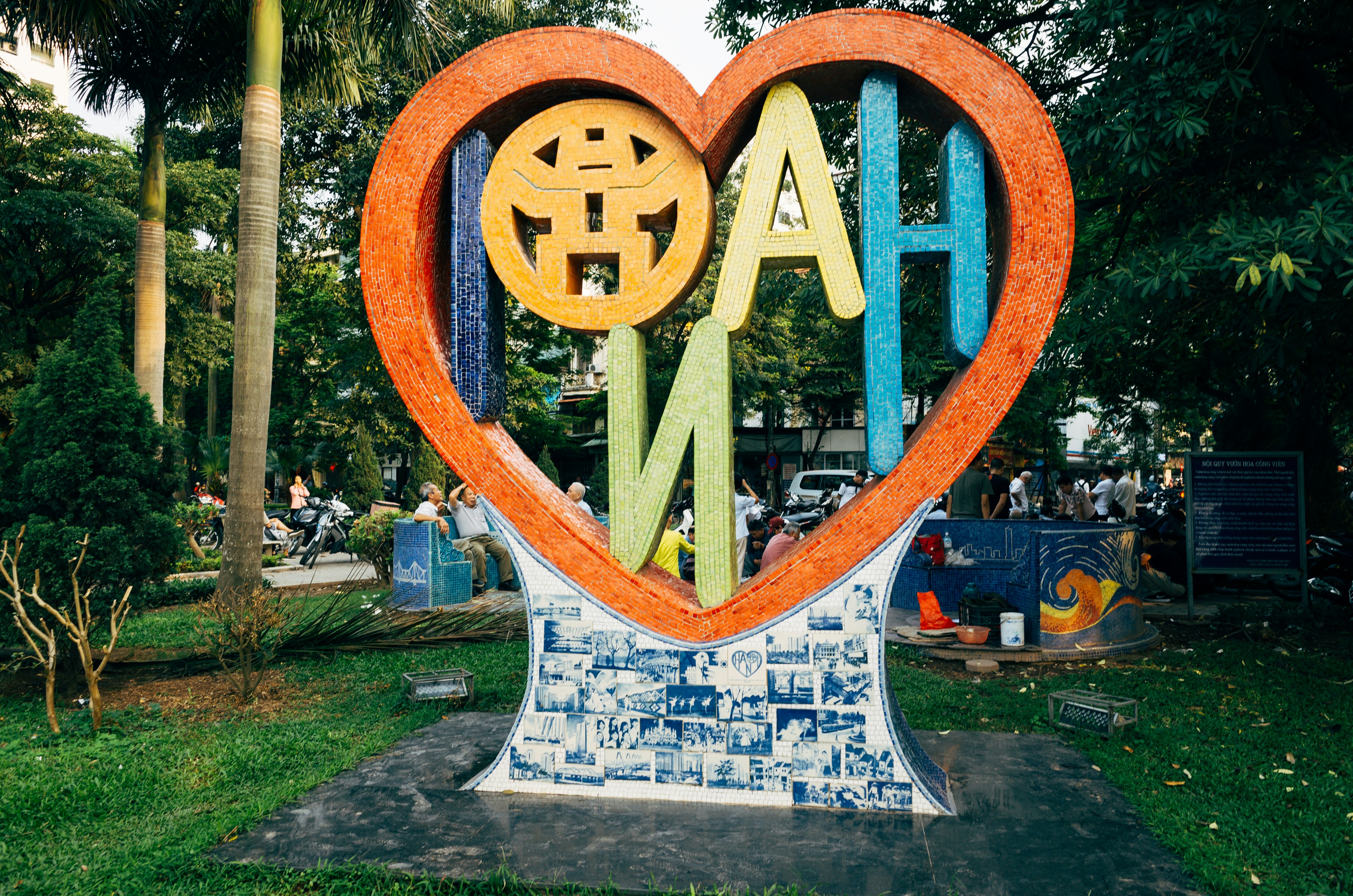 Heart statue photo Free Vietnam Image on Unsplash