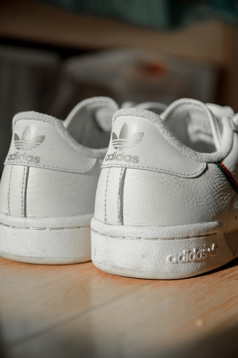 white Adidas low-top sneakers photo – Free Grey Image on Unsplash