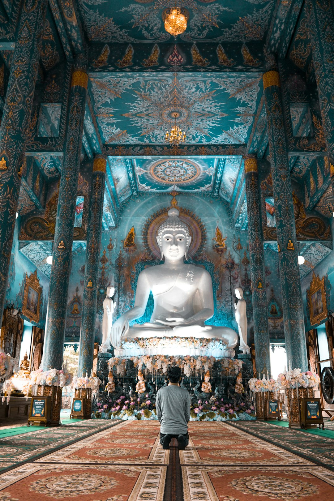 travelers stories about Place of worship in Wat Rong Seur Ten, Thailand