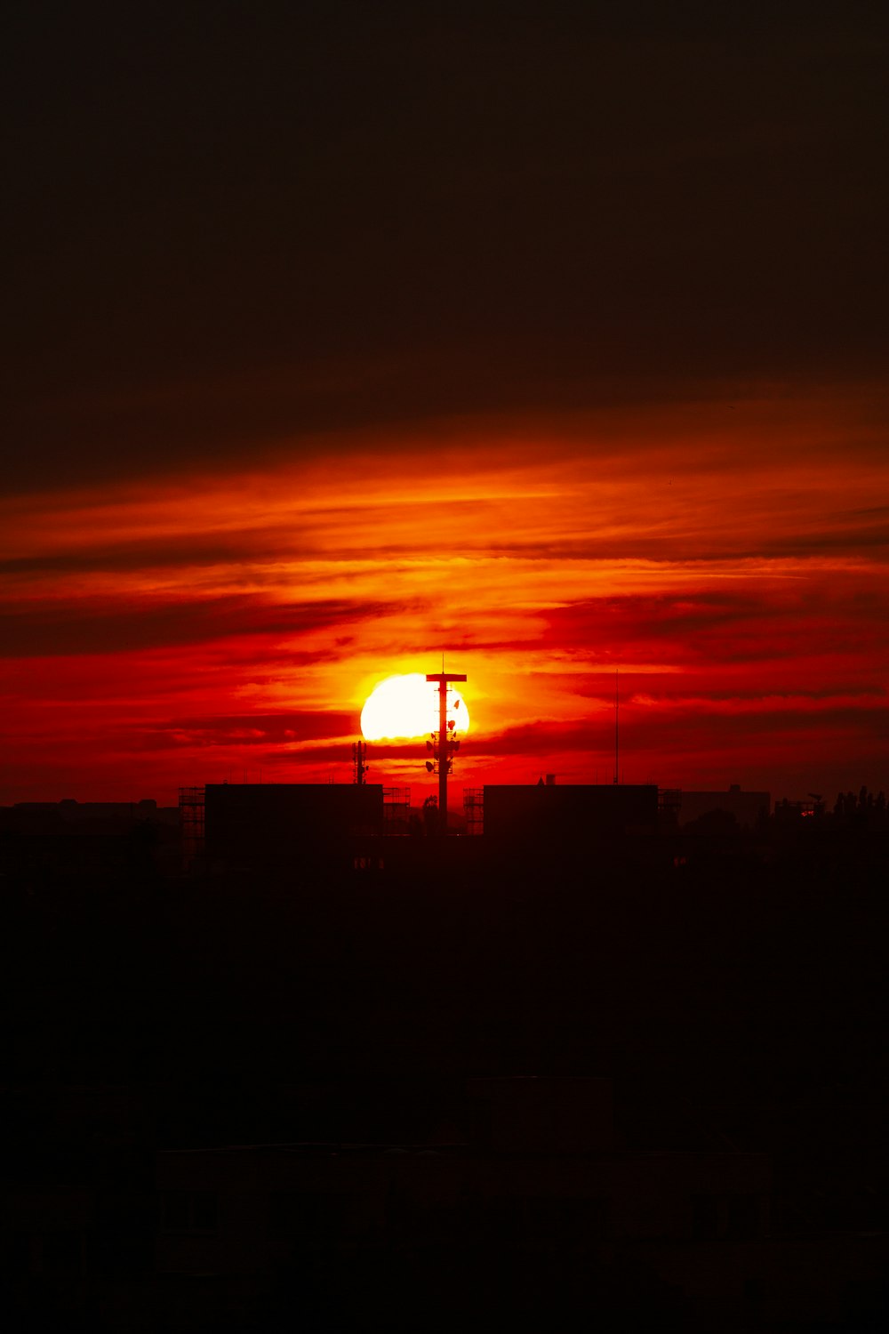 Fotografia di silhouette di edificio