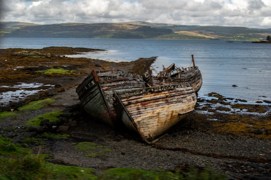 wrecked boat on shore digital wallpaper in Isle of Mull United Kingdom