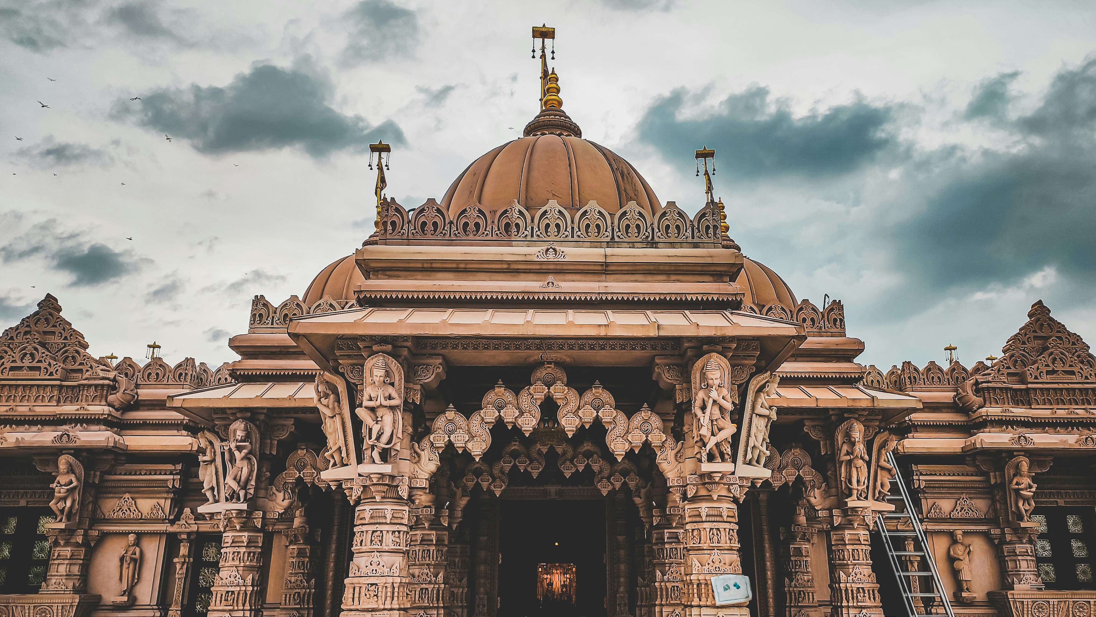 Photo by mohnishlandge