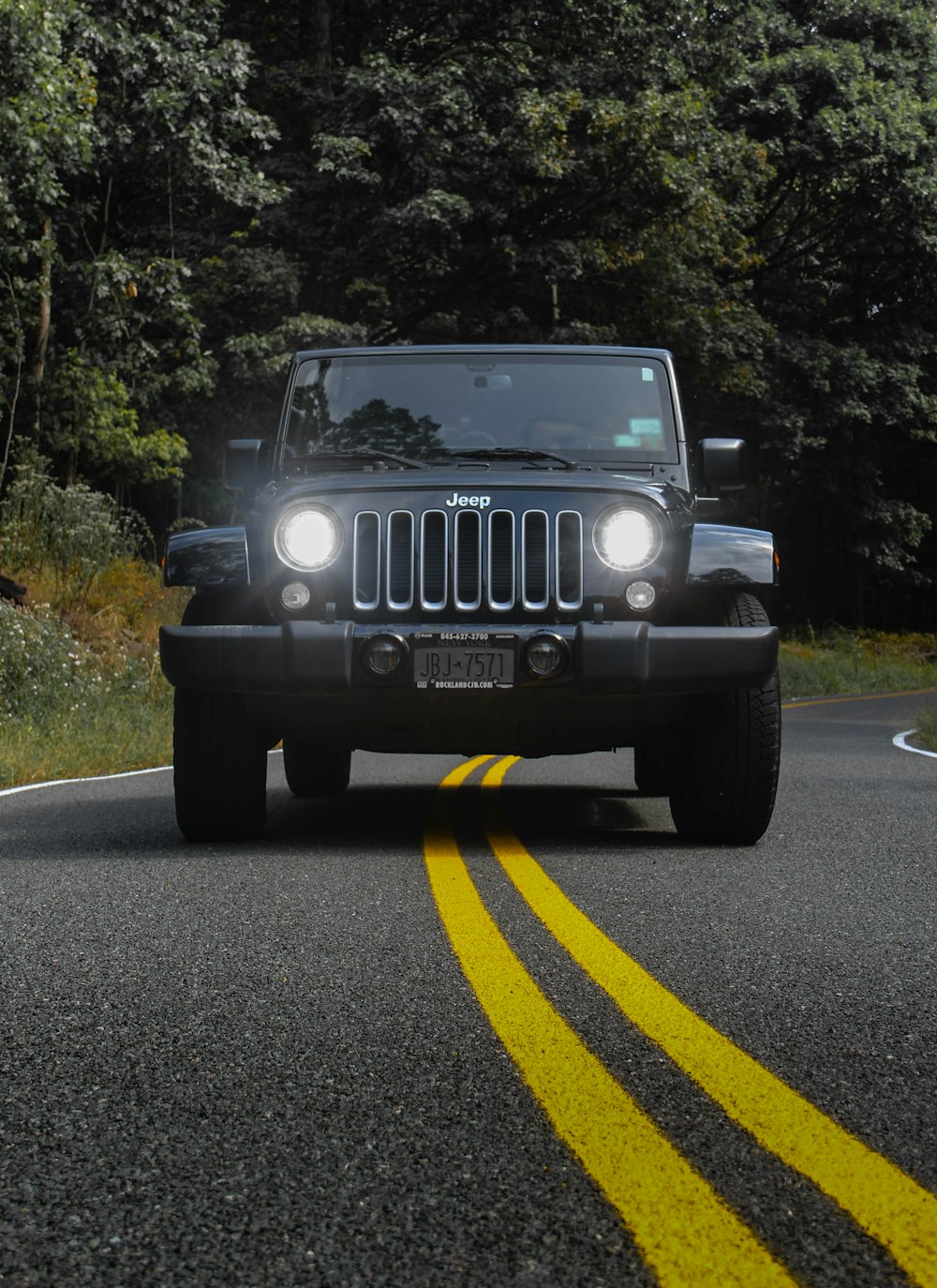 grey Jeep Wrangler on road