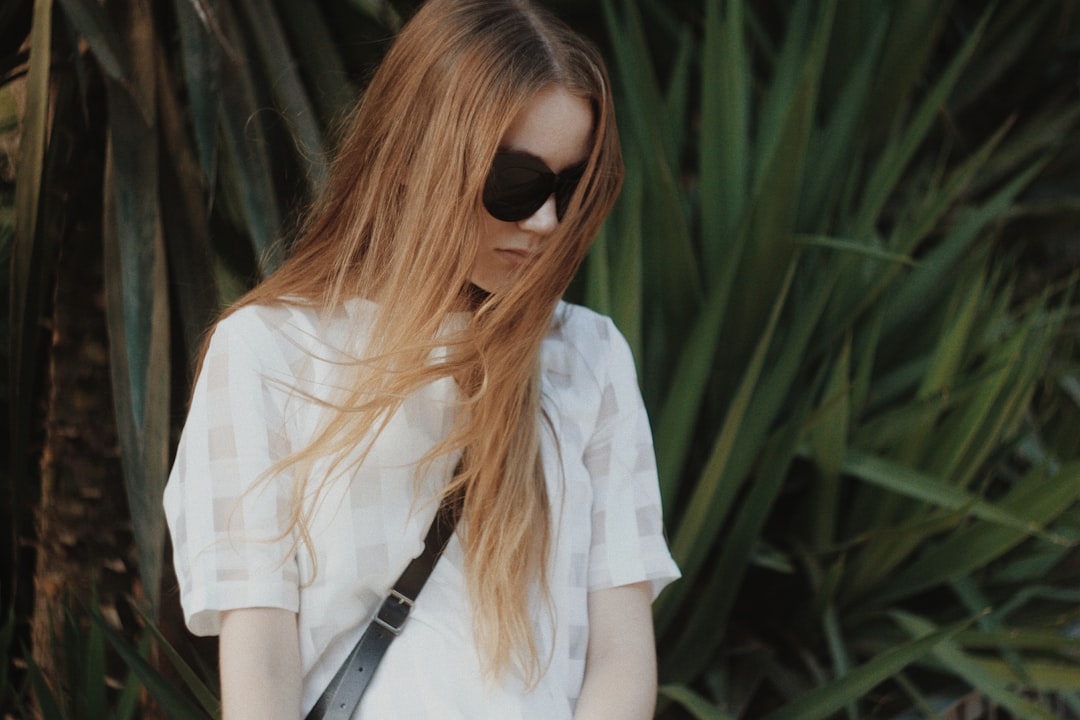 white short-sleeved shirt