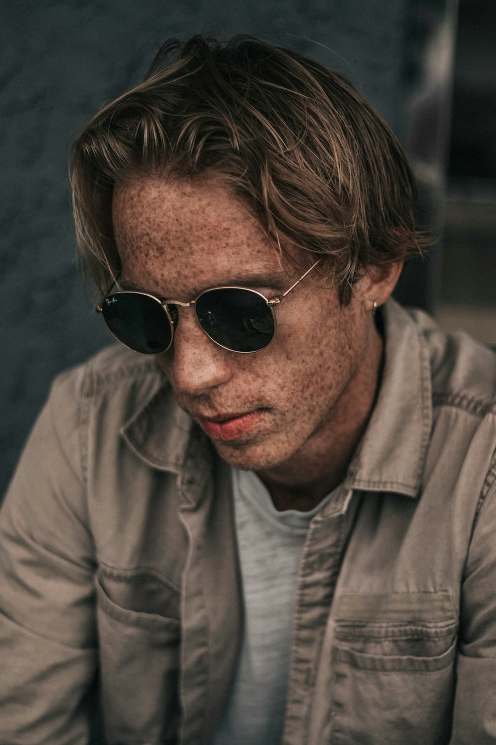 man wears black framed sunglasses close-up photography