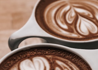 two white ceramic mugs close-up photography