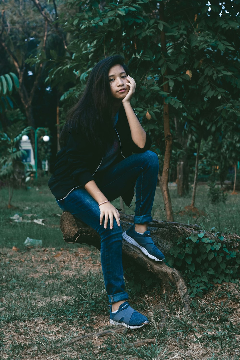 woman wearing black zip-up jacket