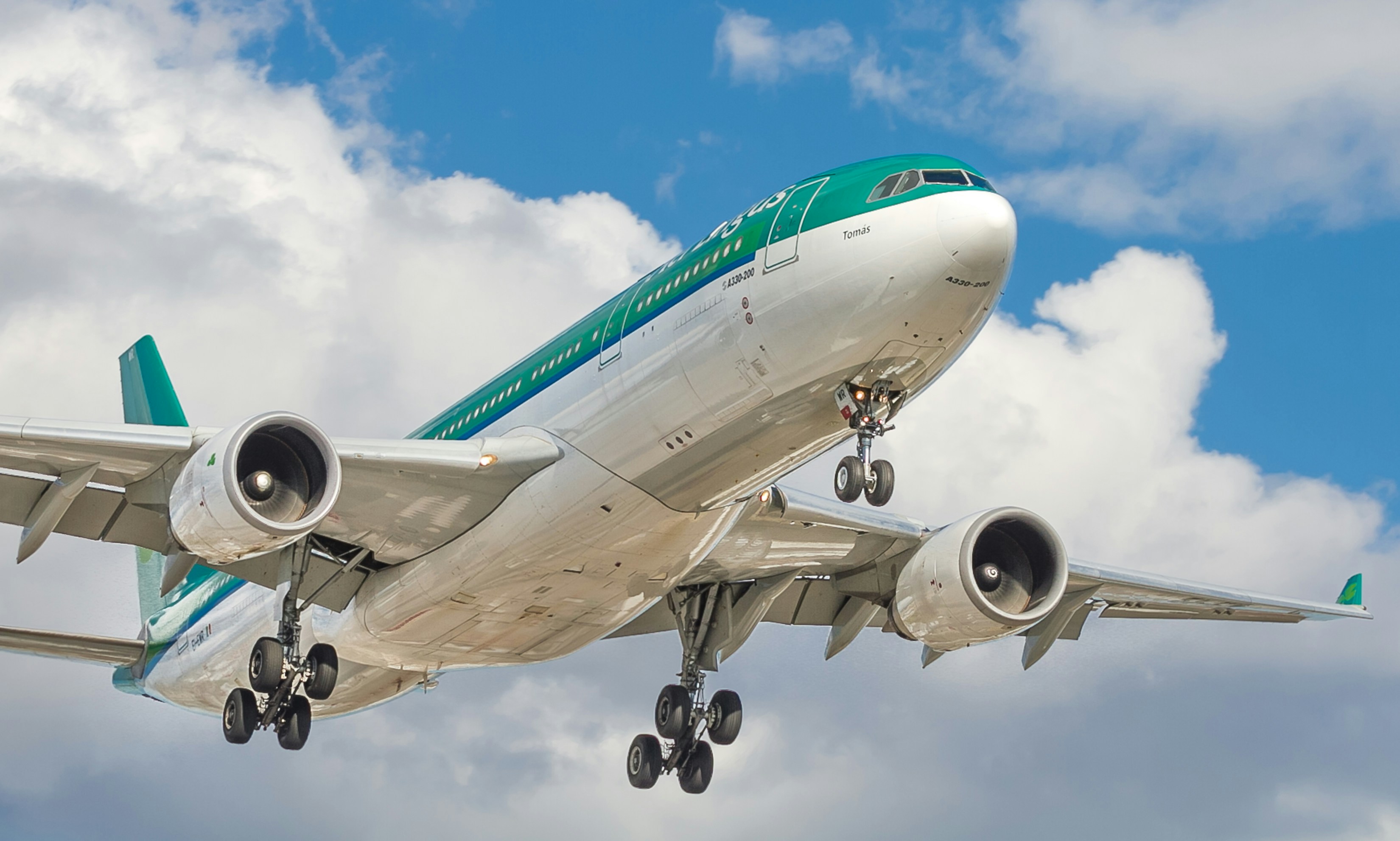 airplane on mid air, Aer Lingus 