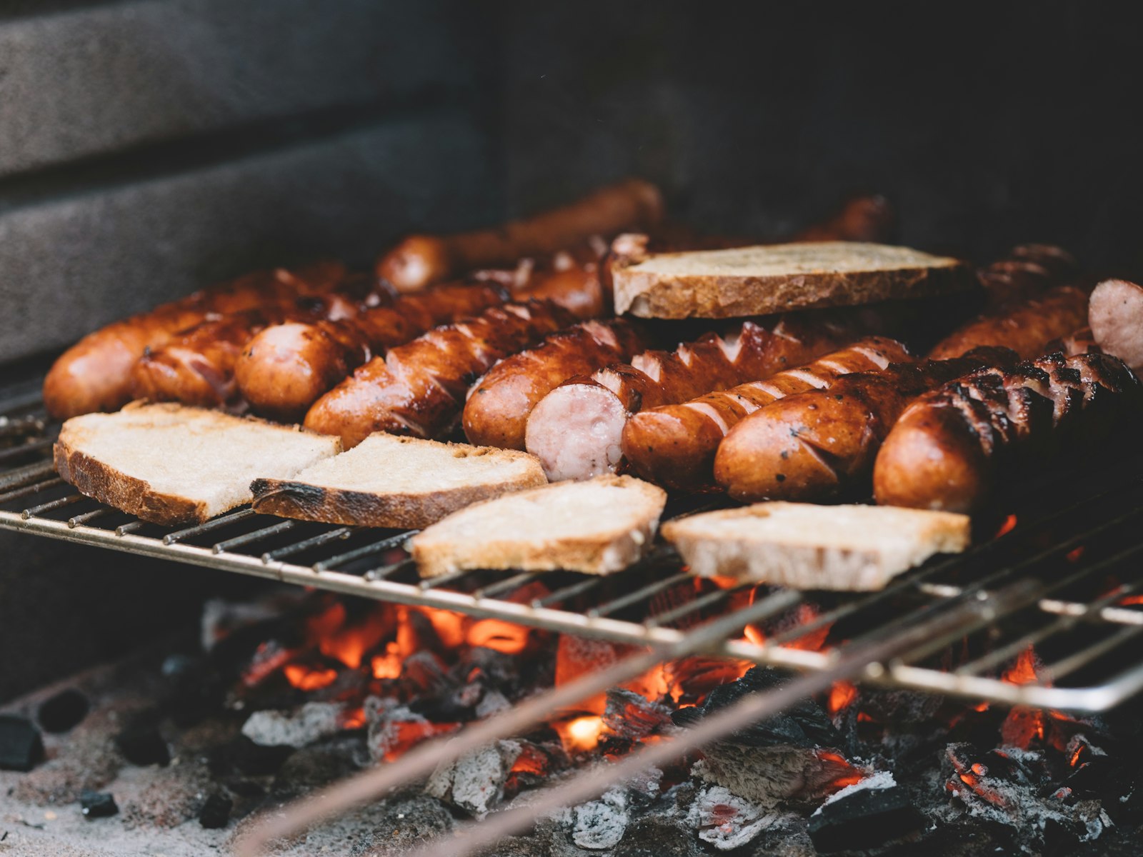 Sigma 56mm F1.4 DC DN | C sample photo. Grilled sausages photography