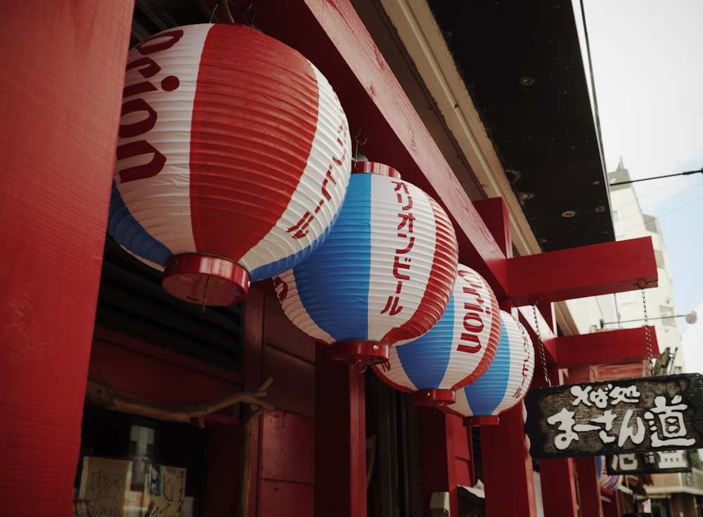 white-and-red lantern lots