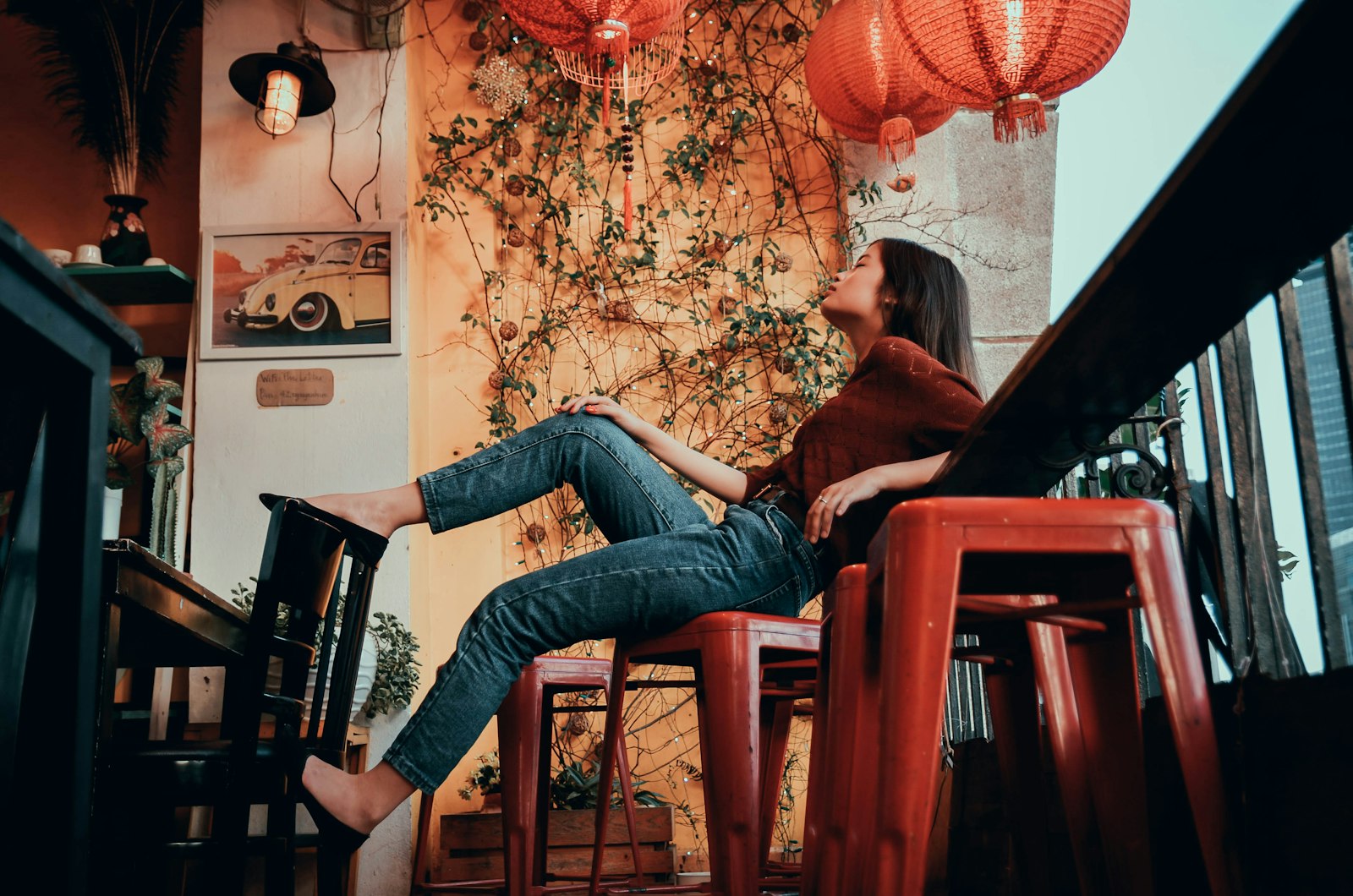 Nikon D5100 + Sigma 17-50mm F2.8 EX DC OS HSM sample photo. Woman on chair photography