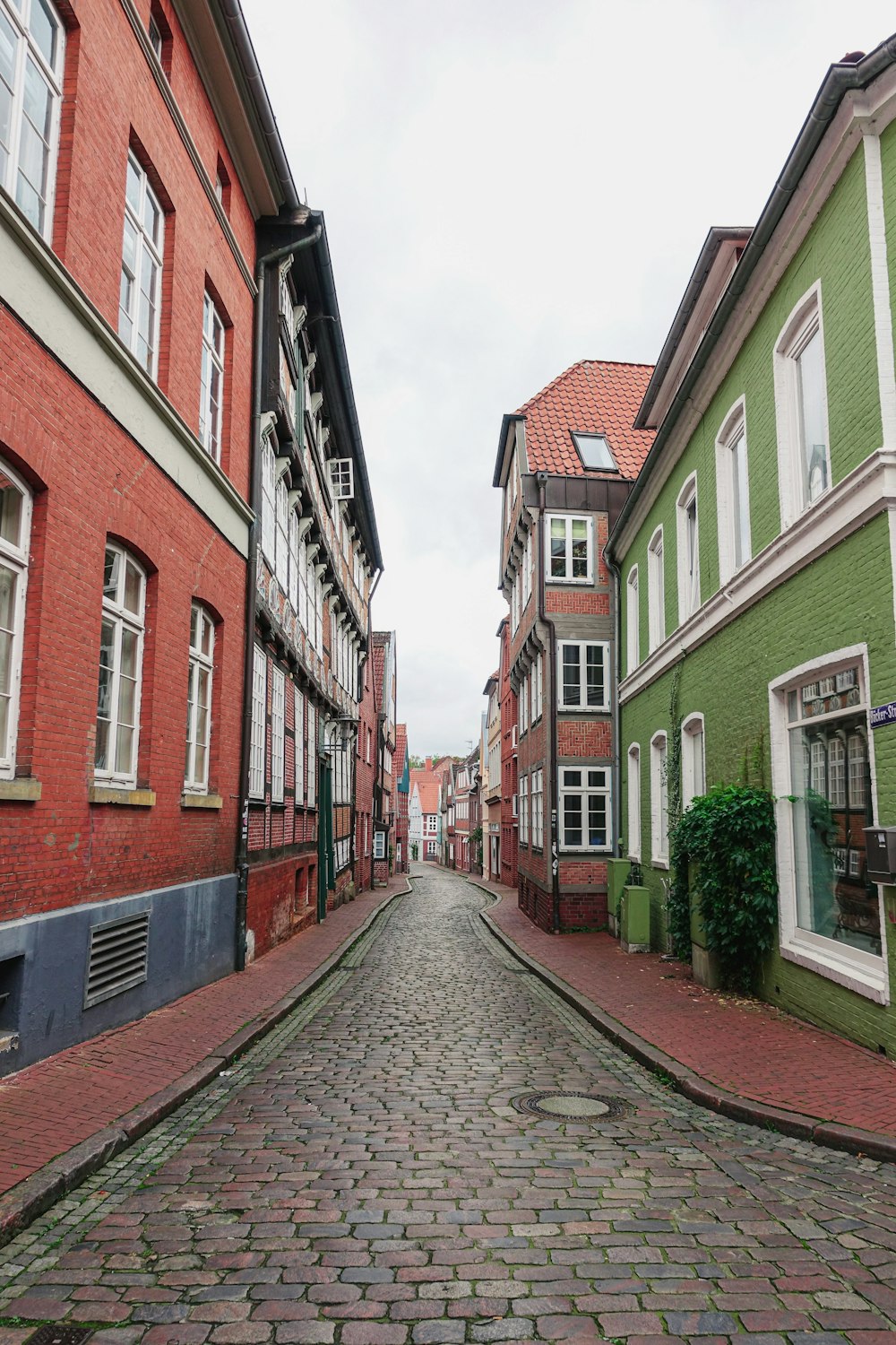 road between red and green houses