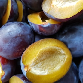 bunch of round red fruit