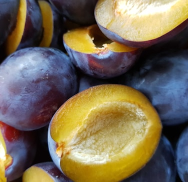 bunch of round red fruit