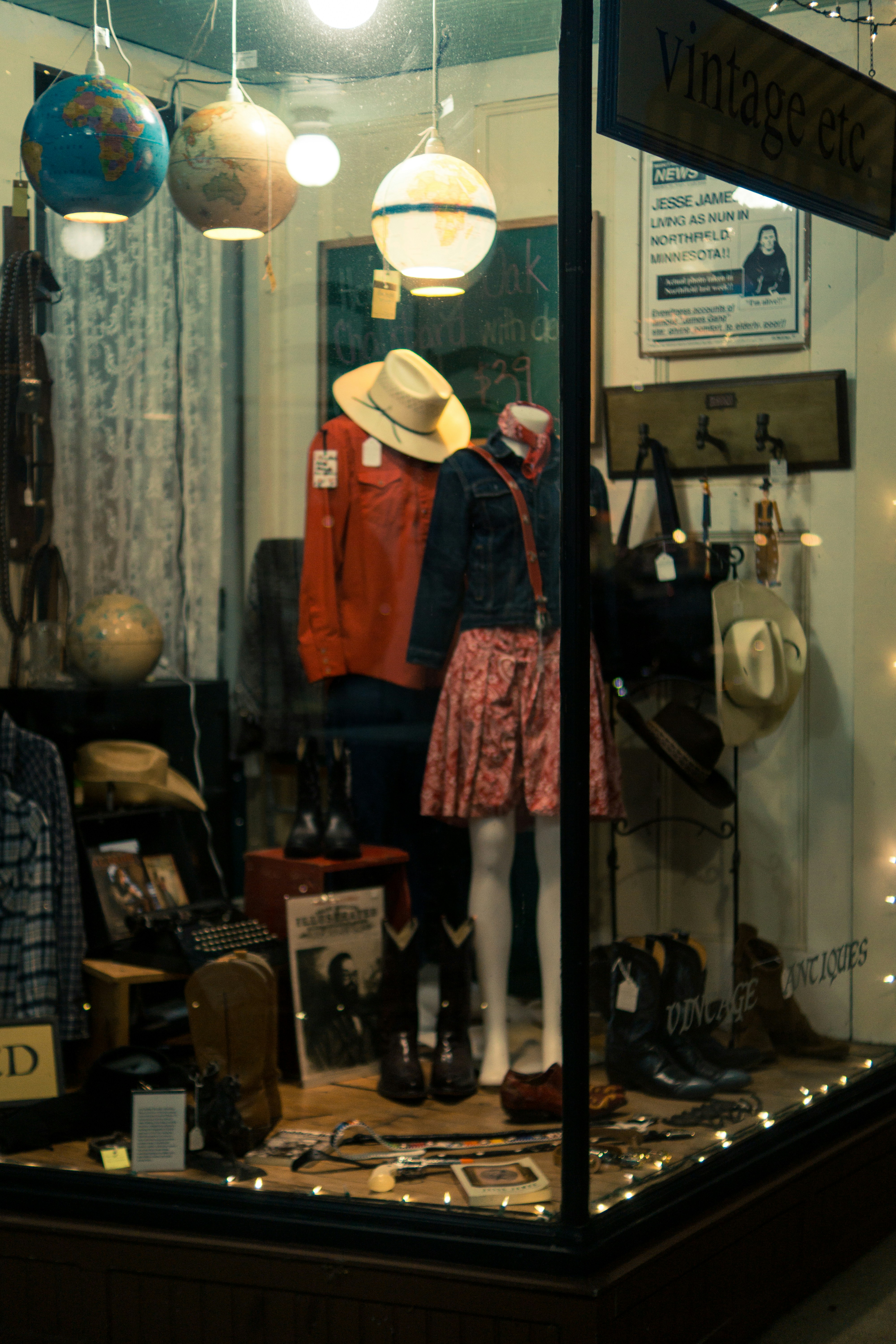 Vintage Fashion: How to Wear Retro Styles Today