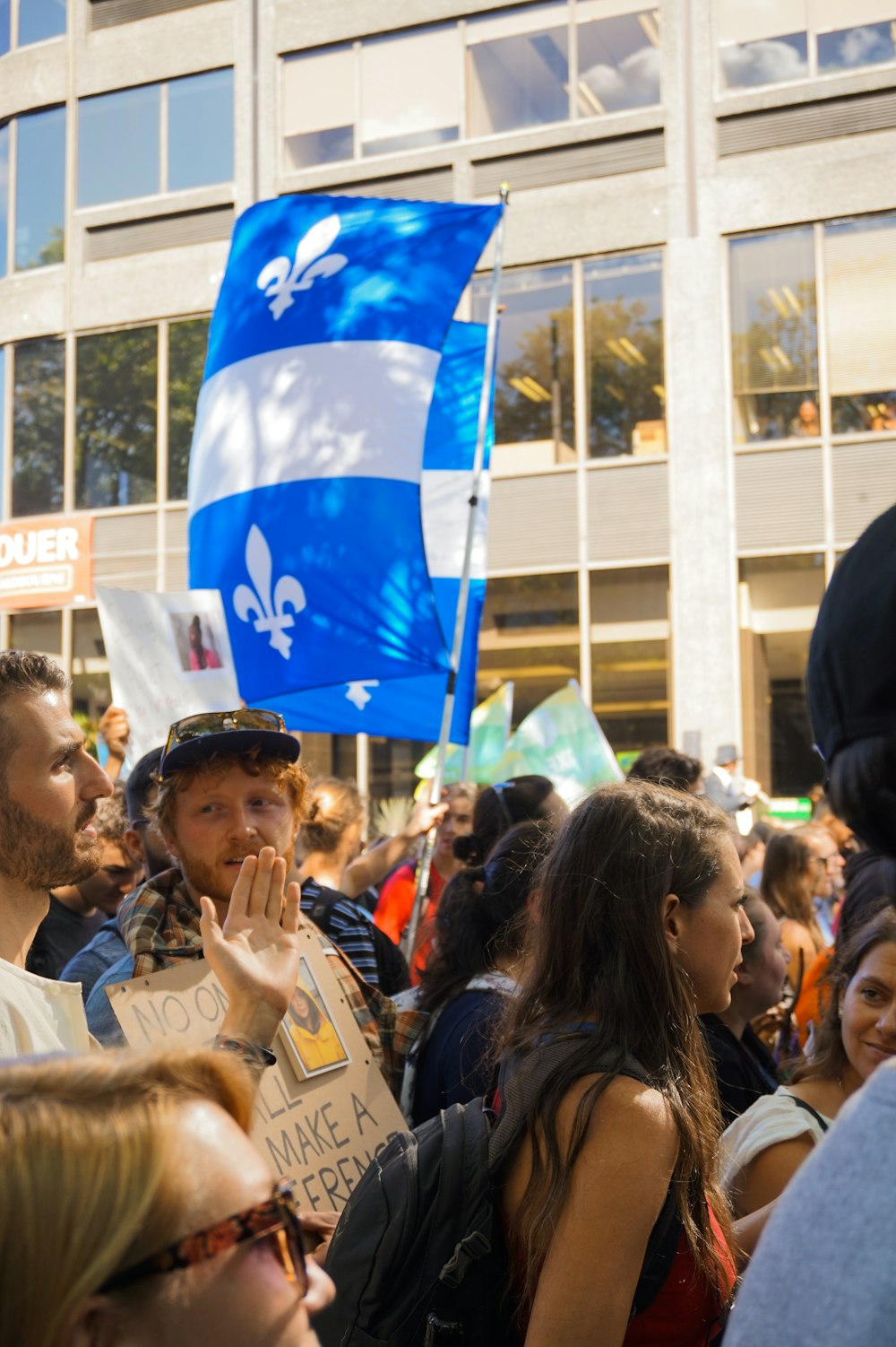 Bandera azul y blanca