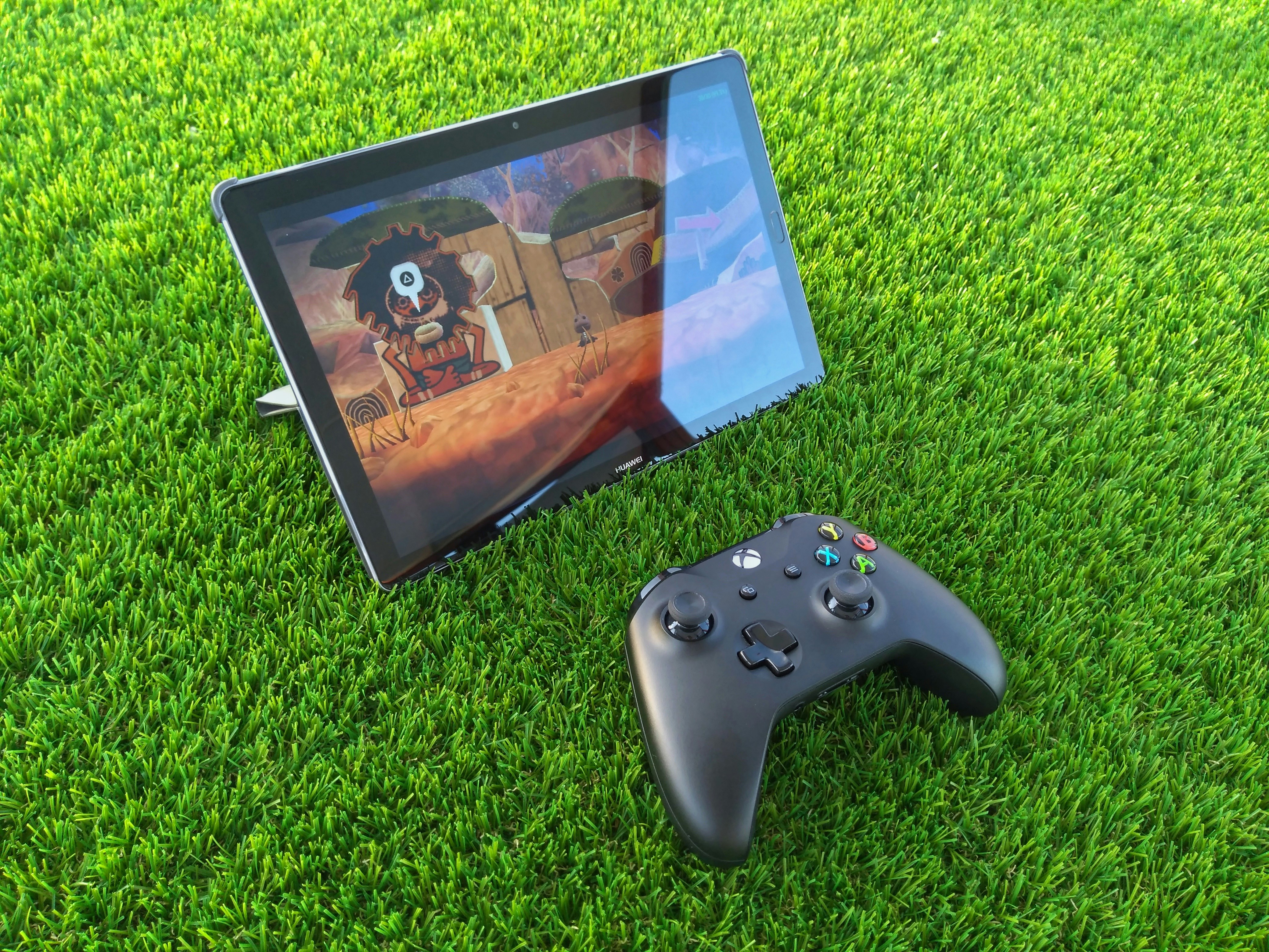 PPSSPP on an Android tablet paired with an Xbox One Controller